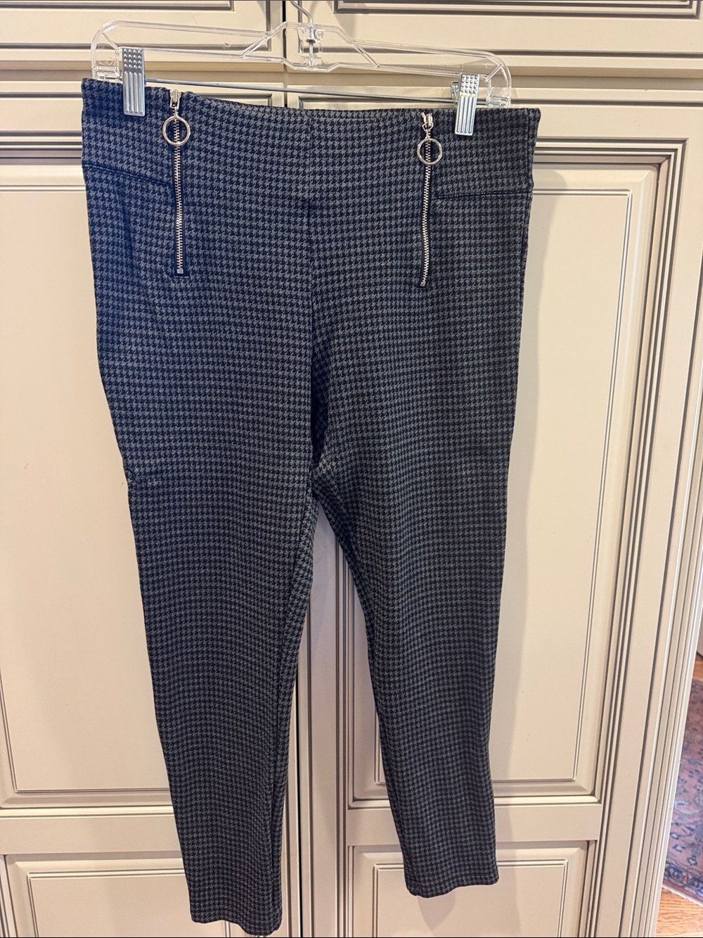 Ann Taylor Black Houndstooth Pull-On Leggings with Zip Ring Detail